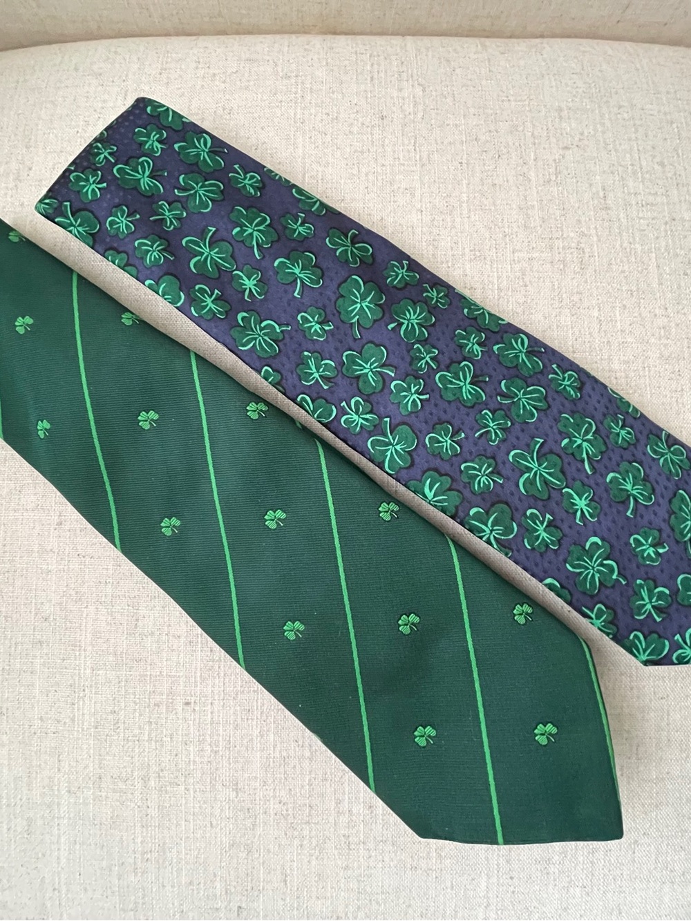 Green Clover Pattern Men's Ties - Elegant St. Patrick's Day Style
